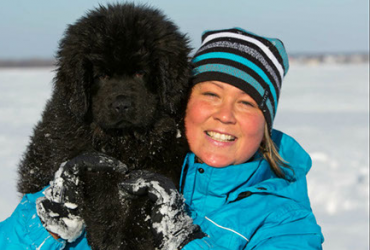 Claudie avec un chiot Terre-Neuve