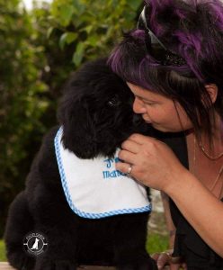 Claudie avec un chiot Terre-Neuve